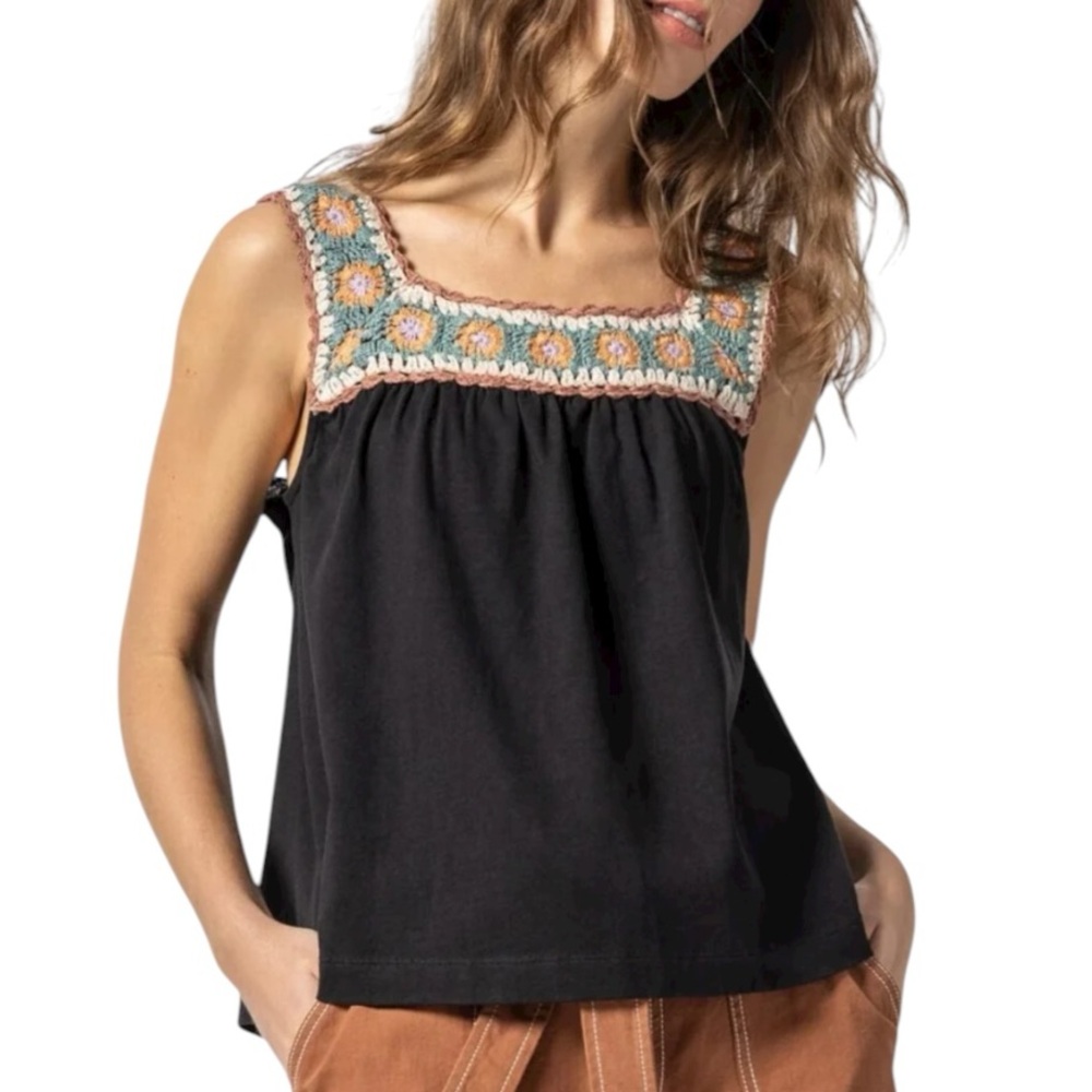 LN Lilla P Crochet Trim Sleeveless Cropped Swing Tank Top in Black Multi - M